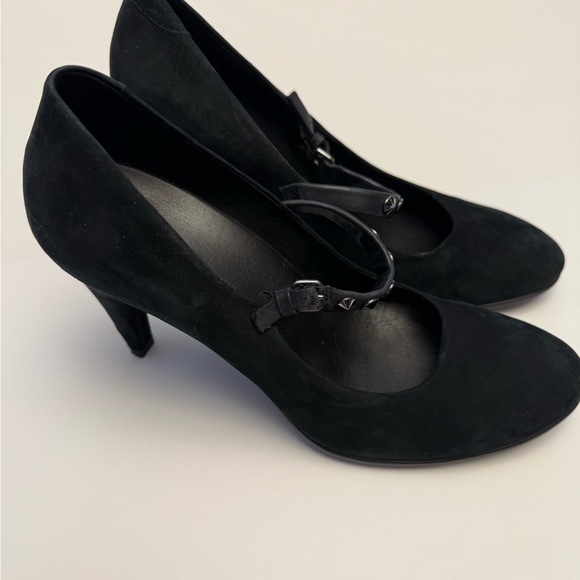 ECCO Women's Black Heels - Picture 2 of 5
